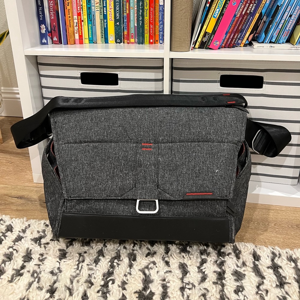 Peak Design Everyday Messenger Bag, V1, 15”